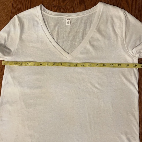 BP NORDSTROM OVERSIZED V T-shirt modern SOLID WHITE available in S and M - Picture 5 of 8